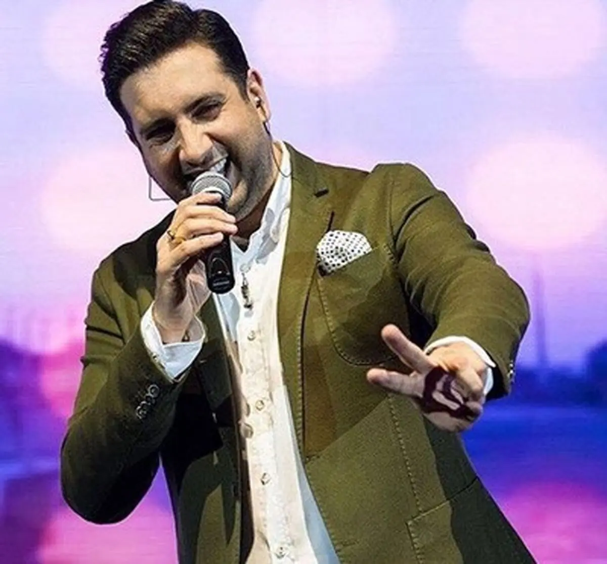 ویدئو/امید حاجیلی از خواننده قطعه معروف ترکی «سنی دیلر» رونمایی کرد