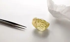کشف بزرگترین الماس زردرنگ در قطب شمال +عکس
