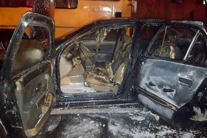 خودروی سمند حین حرکت در خیابان آتش گرفت + تصاویر