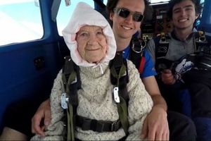 مادربزرگ ۱۰۲ ساله؛ پیرترین سقوط کننده آزاد +فیلم