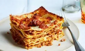 طرز تهیه لازانیا گوشت؛ یک غذای وسوسه‌انگیز و خوشمزه