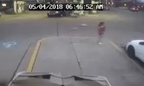 لحظه سرقت ماشین در حضور پلیس!+فیلم