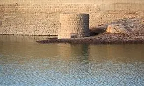 قدیمی ترین سد قوسی جهان در قم +تصاویر