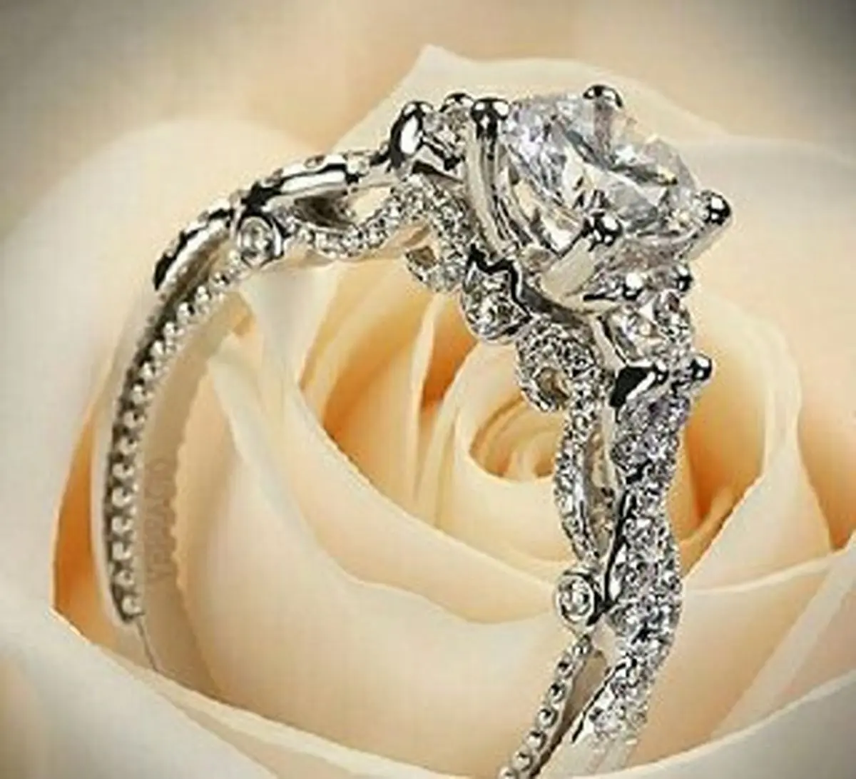 روش مناسب تمیز کردن حلقه های الماس نشان