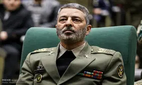 فرمانده کل ارتش: رهبر انقلاب احاطه کاملی بر مسائل امنیتی و دفاعی دارند /در تدابیر امنیتی رهبری ایستادگی و مقاومت فعال در مقابل استراتژی دشمن دیده می شود