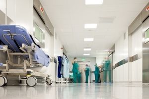 ۸۰ درصد مردم توان ورود به بیمارستان خصوصی را ندارند