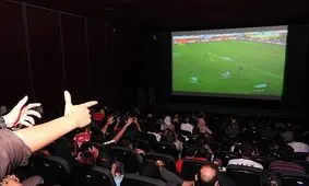 یک تهیه‌کننده: برای گرفتن پول نمایش بازیهای جام جهانی نمی توانیم به سینماداران اعتراض کنیم