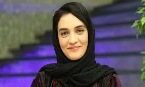 عکس/واکنش میترا حجار به چسباندن پوسترهای فیلمش به کف خیایان