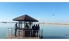 به آب اندازی نخستین آلاچیق شناور در جزیره قشم