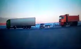 مرگ وحشتناک راننده خودرو پس از تصادف با کامیون + فیلم