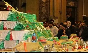 شبی که مردم ایلام میزبان پیکر مطهر ۴۶ شهید دوران دفاع مقدس بودند+ تصاویر