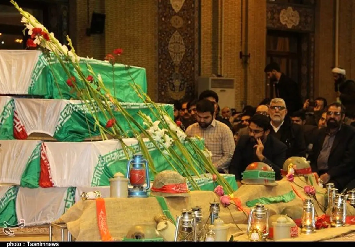 شبی که مردم ایلام میزبان پیکر مطهر ۴۶ شهید دوران دفاع مقدس بودند+ تصاویر
