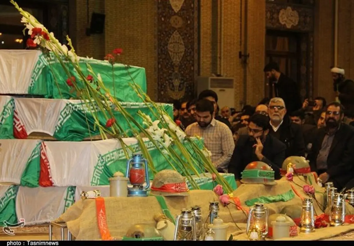 شبی که مردم ایلام میزبان پیکر مطهر ۴۶ شهید دوران دفاع مقدس بودند+ تصاویر
