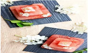 شب یلدا عروس با کیک هندوانه ای