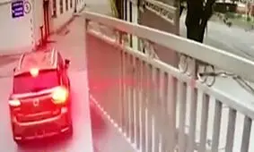 مرگ دردناک نگهبان یک کارخانه به دلیل اشتباه گرفتن پدال گاز و ترمز + فیلم