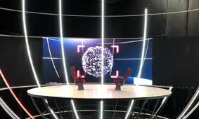 توضیح مجری برنامه‌ای که دکورش جنجالی شد