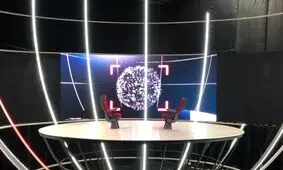 توضیح مجری برنامه‌ای که دکورش جنجالی شد