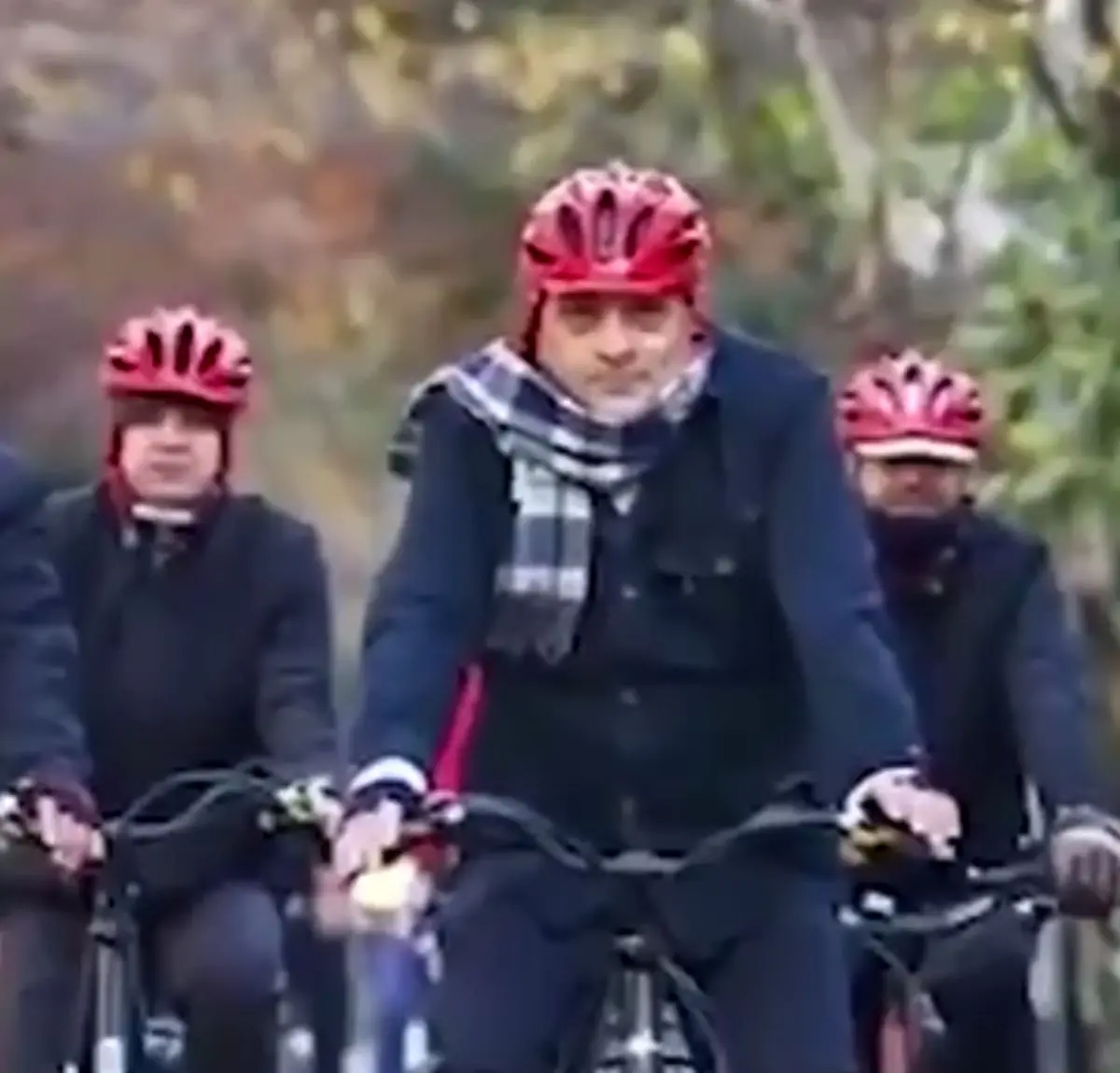 بلومبرگ دوچرخه سواری حناچی را غیرمعمول می‌داند، ببینید چرا؟/فیلم