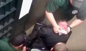 فیلمی دلخراش از شکنجه زندانی با شوکر