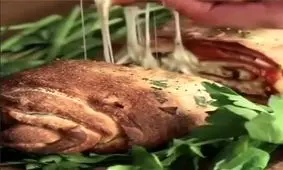 فیلم / طرز تهیه رولت پیتزا فوری وعده ای مناسب برای شام