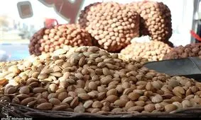 بازار شب یلدا در شوک گرانی چند برابری؛ هر کیلو پسته در قزوین ۲۱۵ هزار تومان به فروش رفت