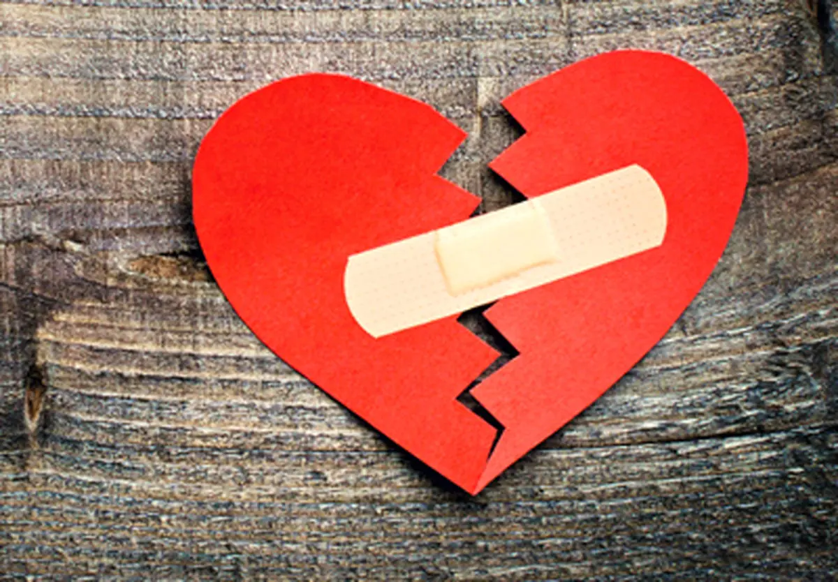 ۸ اشتباه رایجی که هنگام شکست عشقی نباید بکنید! (طنز)