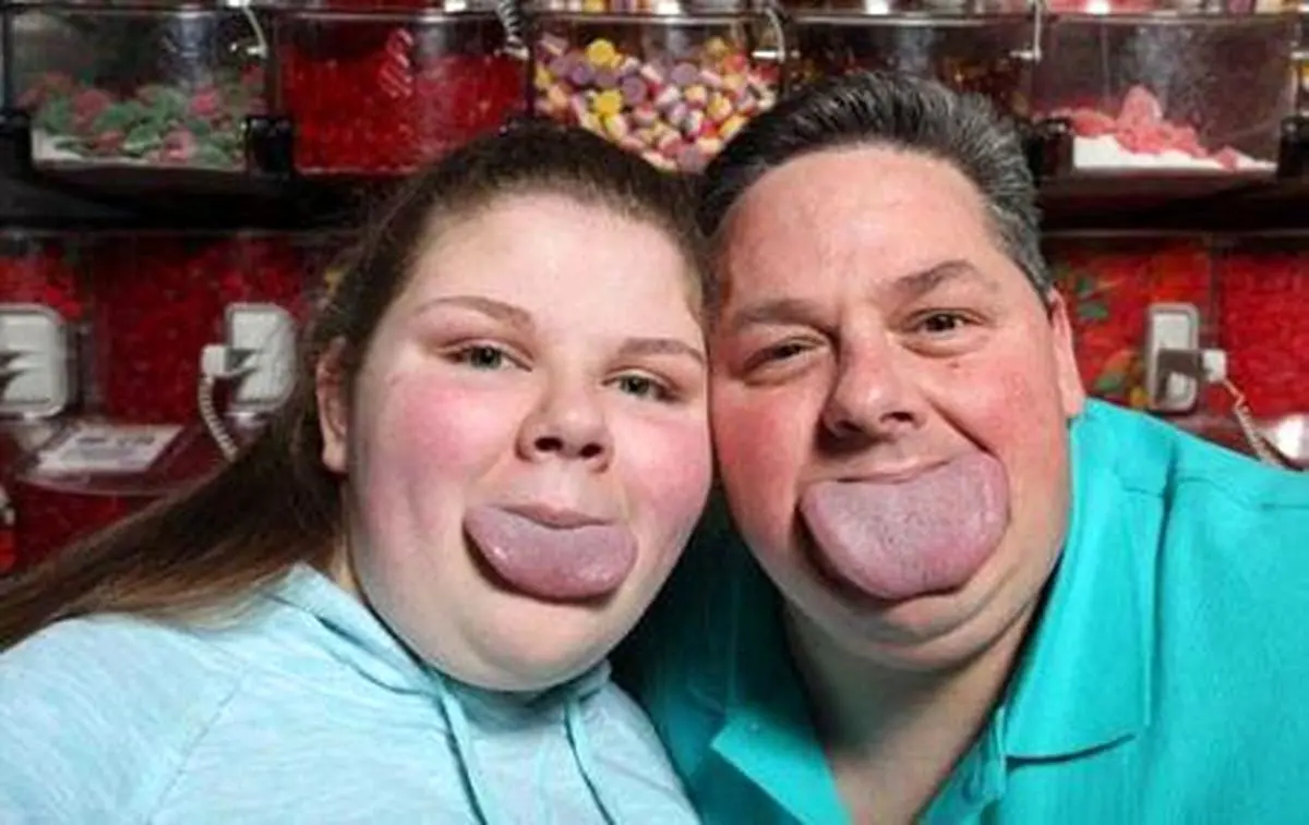 خانواده ای با پهن ترین زبان در دنیا !