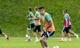 فرشاد برای شلونسک وروتسلا بازی می‌کند