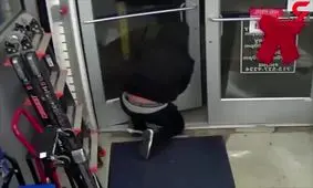 فیلم هولناک از لحظه سرقت میلیاردی توسط سارقان مسلح