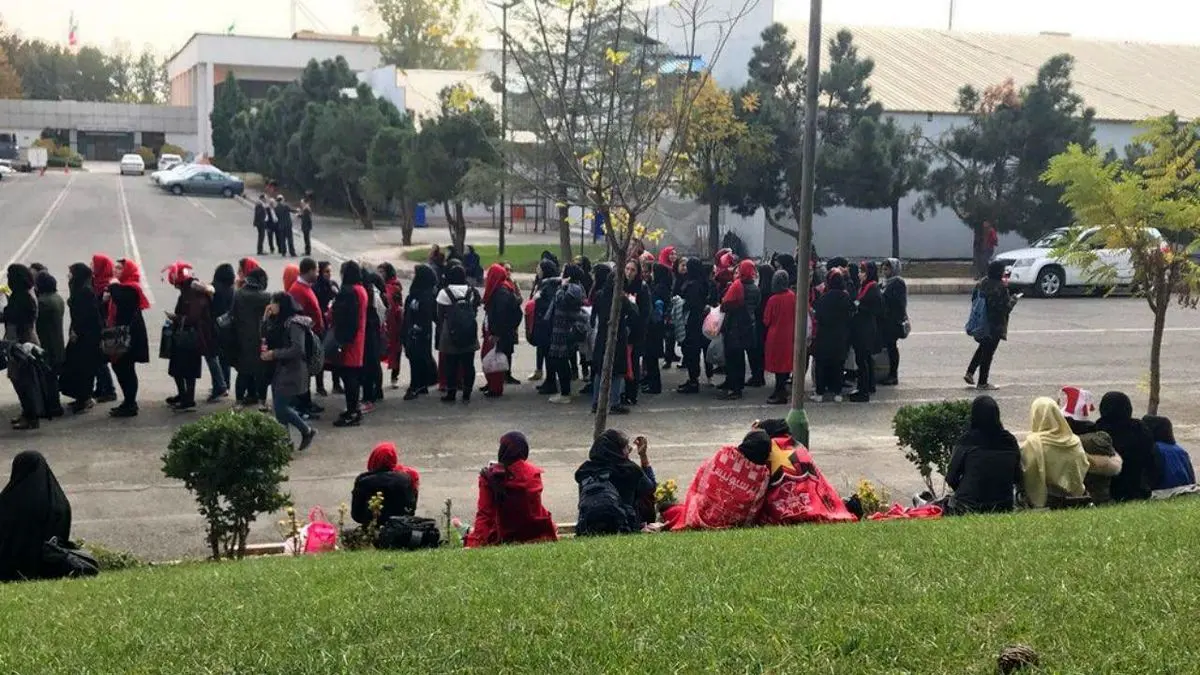 معاون قوه قضاییه خبر داد: حضور بانوان در ورزشگاه ها با 2 شرط ممکن است