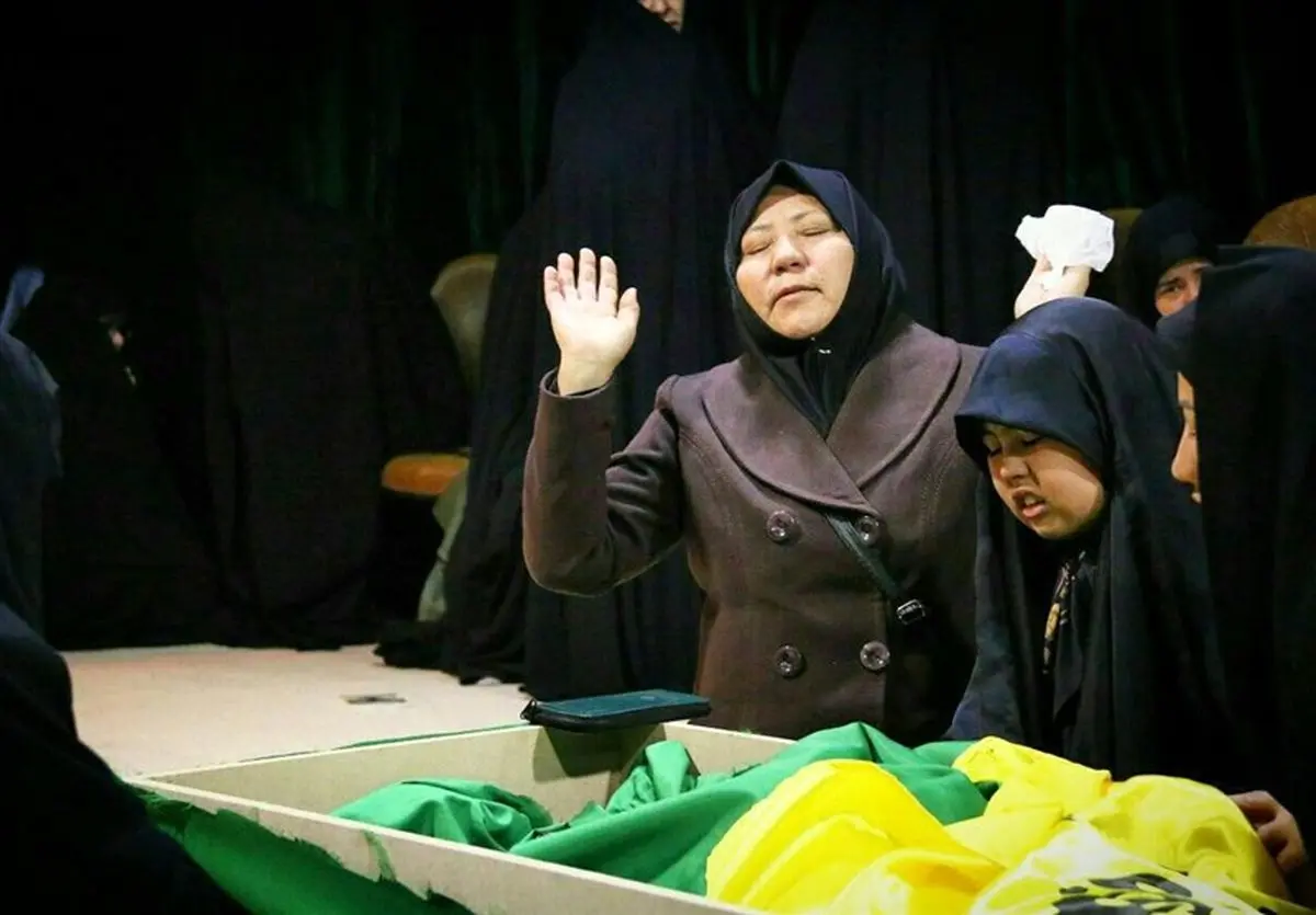 وداع با شهید فاطمیون در معراج شهدا+ عکس