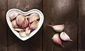 چه کسانی نباید سیر بخورند؟
