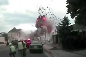 لحظه انفجار مرگبار لوله گاز + فیلم