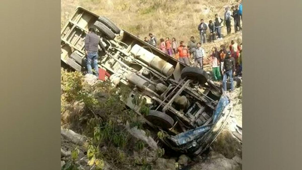 ۳۶ کشته و زخمی در حادثه سقوط اتوبوس نپالی