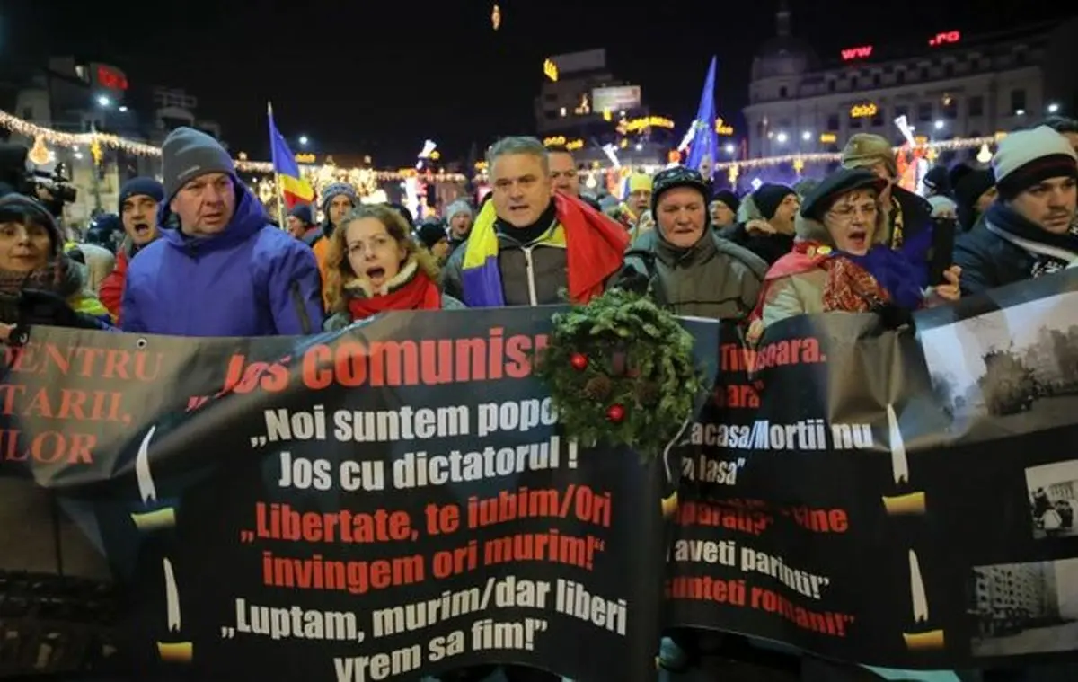 تظاهرات مردم رومانی برای "دموکراسی بیشتر" در سالروز انقلاب ۱۹۸۹