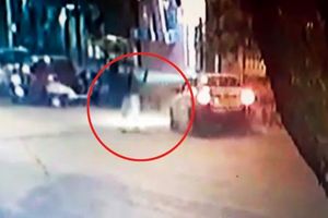 اشتباه مرگبار عابران پیاده در خیابان! +فیلم