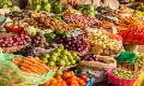 واسطه های سودجو عامل گرانی میوه در همدان هستند