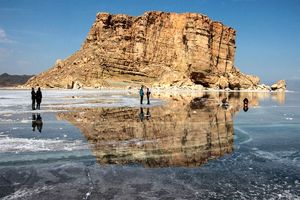 عیسی کلانتری: دانشگاه شریف دریاچه ارومیه را احیا می کند