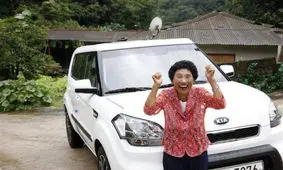 گرفتن گواهی نامه این خانم بعد از 960 بار رد شدن (عکس)