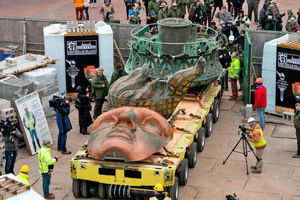 انتقال مشعل مجسمه آزادی به یک موزه ۱۰۰ میلیون دلاری