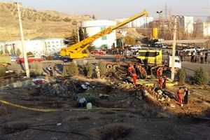 تصاویری از اتوبوس واژگون شده در دانشگاه آزاد