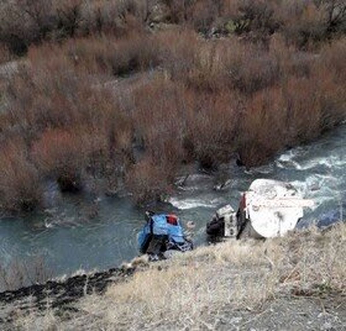 داستان واژگونی تانکرها و ضربات جبران ناپذیری به منابع آب کردستان