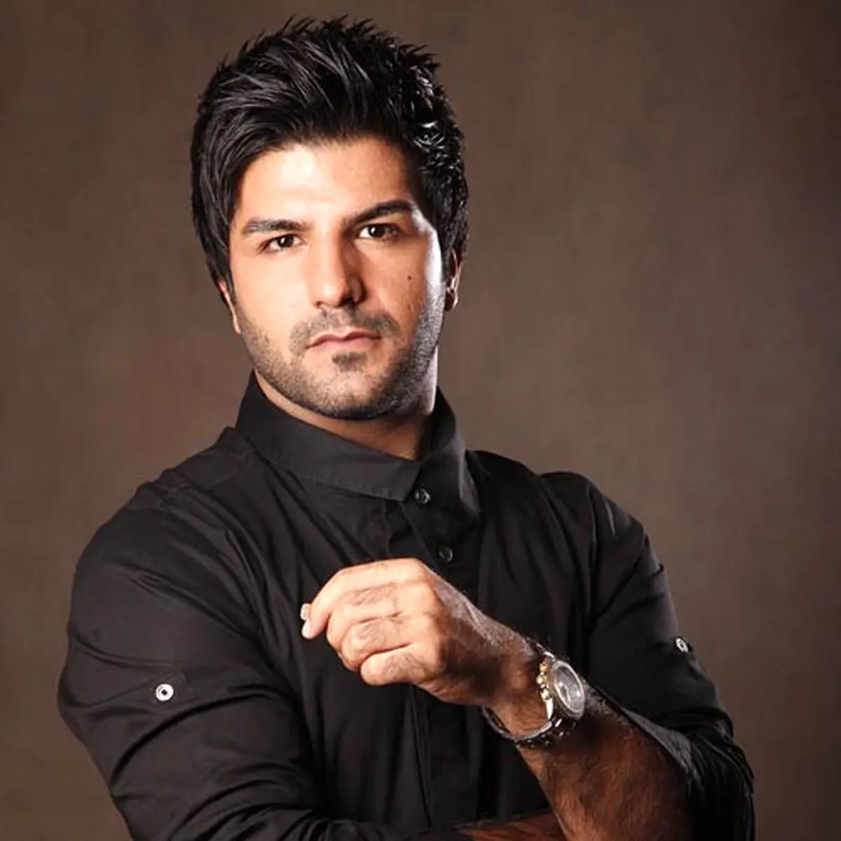 تلاش دعانویس‌ها و متخصصان برای درمان خواننده معروف ایرانی