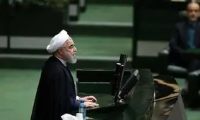 تذکر لاریجانی به برخی نمایندگان که در حین سخنرانی رئیس‌جمهور جلوی تریبون تجمع کردند/ تعدادی از نمایندگان خوزستان جلوی تریبون رییس جمهور تجمع کرده‌اند /صحبت‌های روحانی قطع شد+فیلم