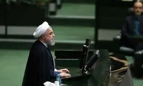 تذکر لاریجانی به برخی نمایندگان که در حین سخنرانی رئیس‌جمهور جلوی تریبون تجمع کردند/ تعدادی از نمایندگان خوزستان جلوی تریبون رییس جمهور تجمع کرده‌اند /صحبت‌های روحانی قطع شد+فیلم
