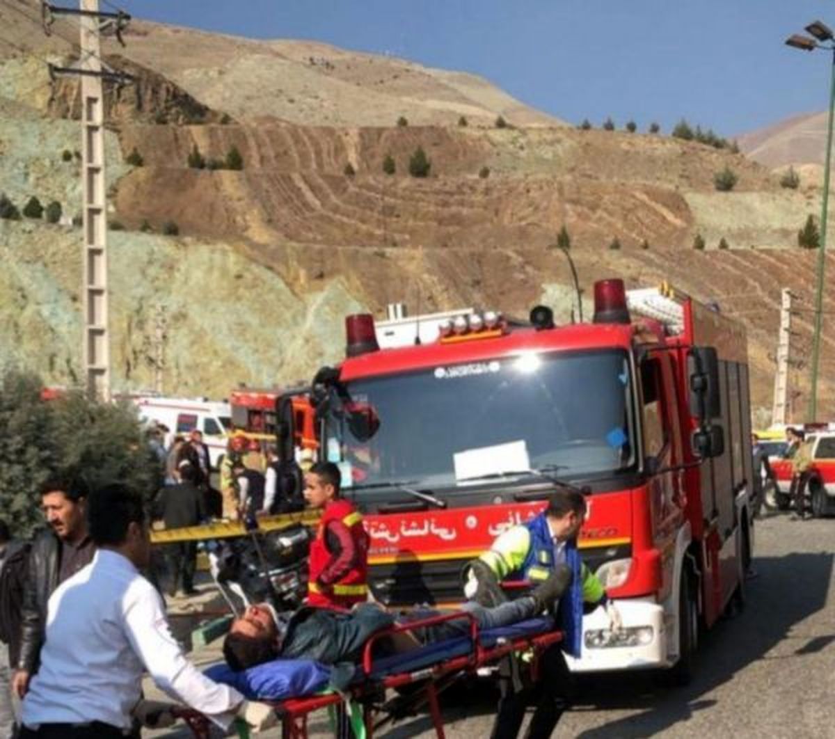 واژگونی اتوبوس حامل دانشجویان در دانشگاه علوم تحقیقات دانشگاه آزاد اسلامی/ 8 نفر کشته شدند/ امداد هوایی به محل حادثه اعزام شدند/ کلاس‌های دانشجویان تعطیل شد+ اسامی مصدومان