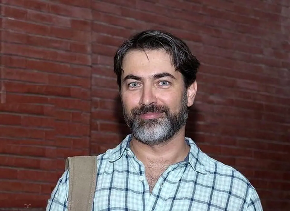 عکس/پارسا پیروزفر با ریش و موی انبوه در یک فیلم قدیمی