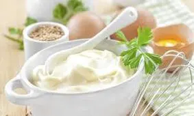 کاربردهای متفاوت سس مایونز در خانه داری