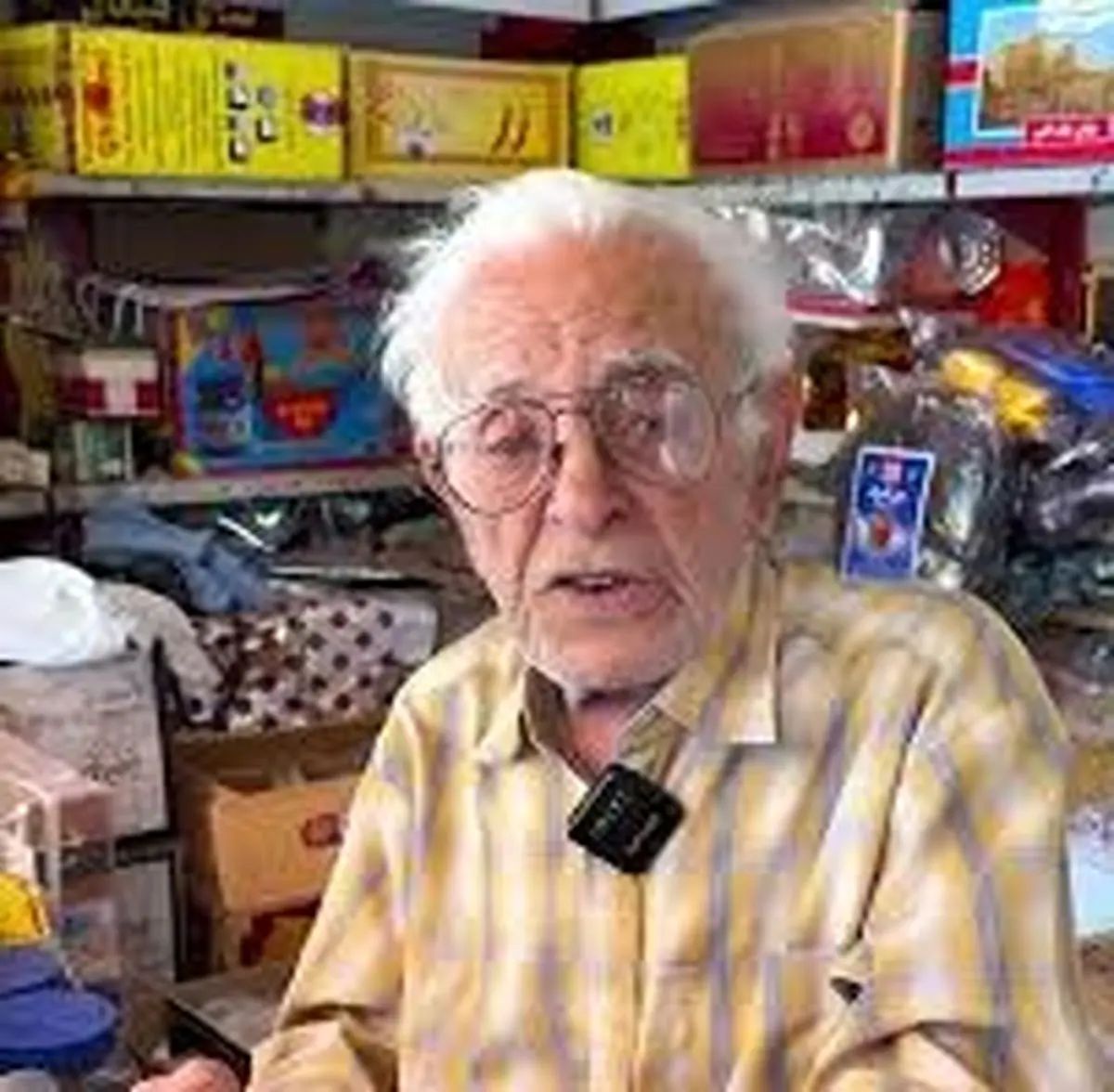 ویدئوی شیرین از یک چای‌فروش صدساله در شیراز 