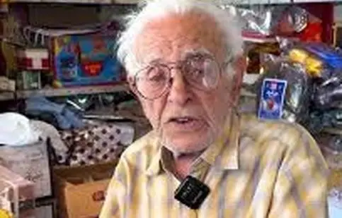 ویدئوی شیرین از یک چای‌فروش صدساله در شیراز 